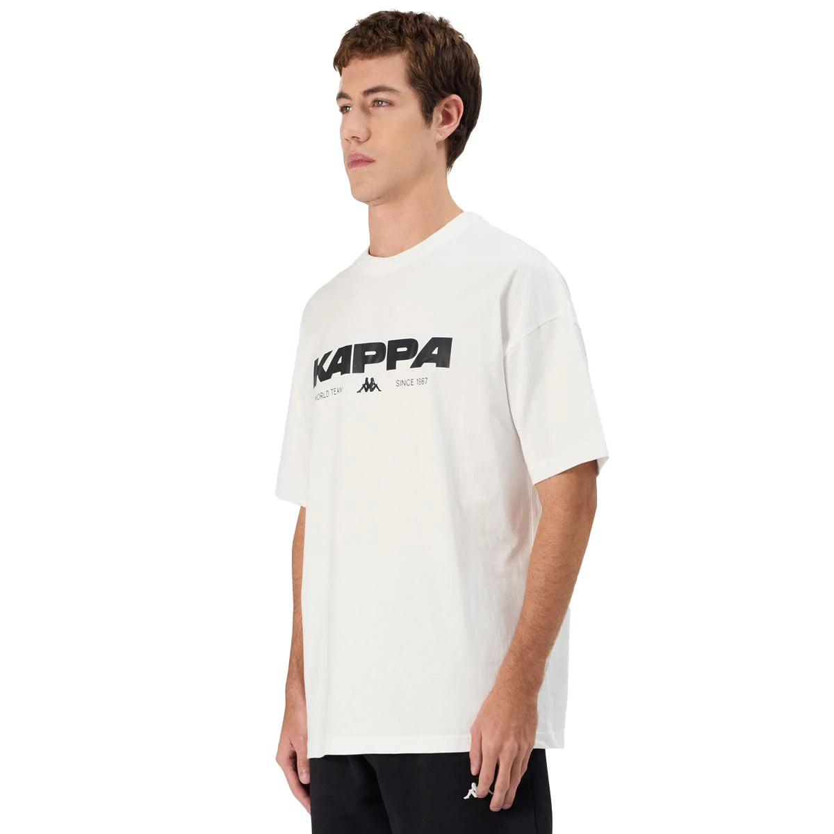 Man wearing Kappa Authentic Nhisso T-Shirt in White. Side view.