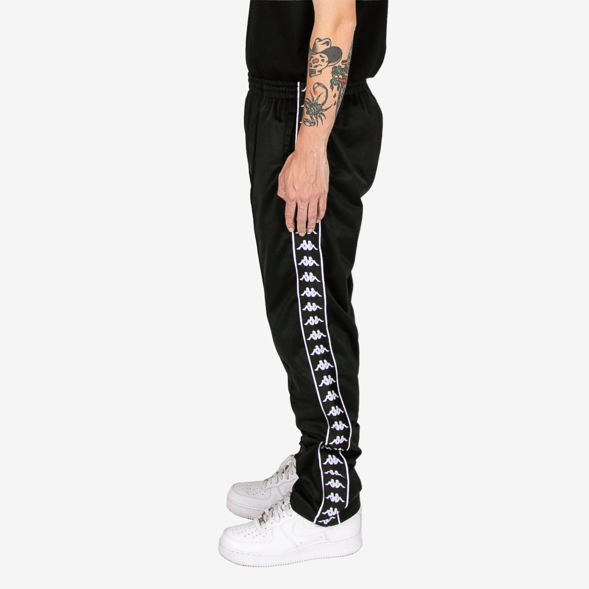 ON Court Track Pants ブラック/ホワイト　入手困難モデル 222 Banda Astoriazz Trackpant - Black White | Kappa USA