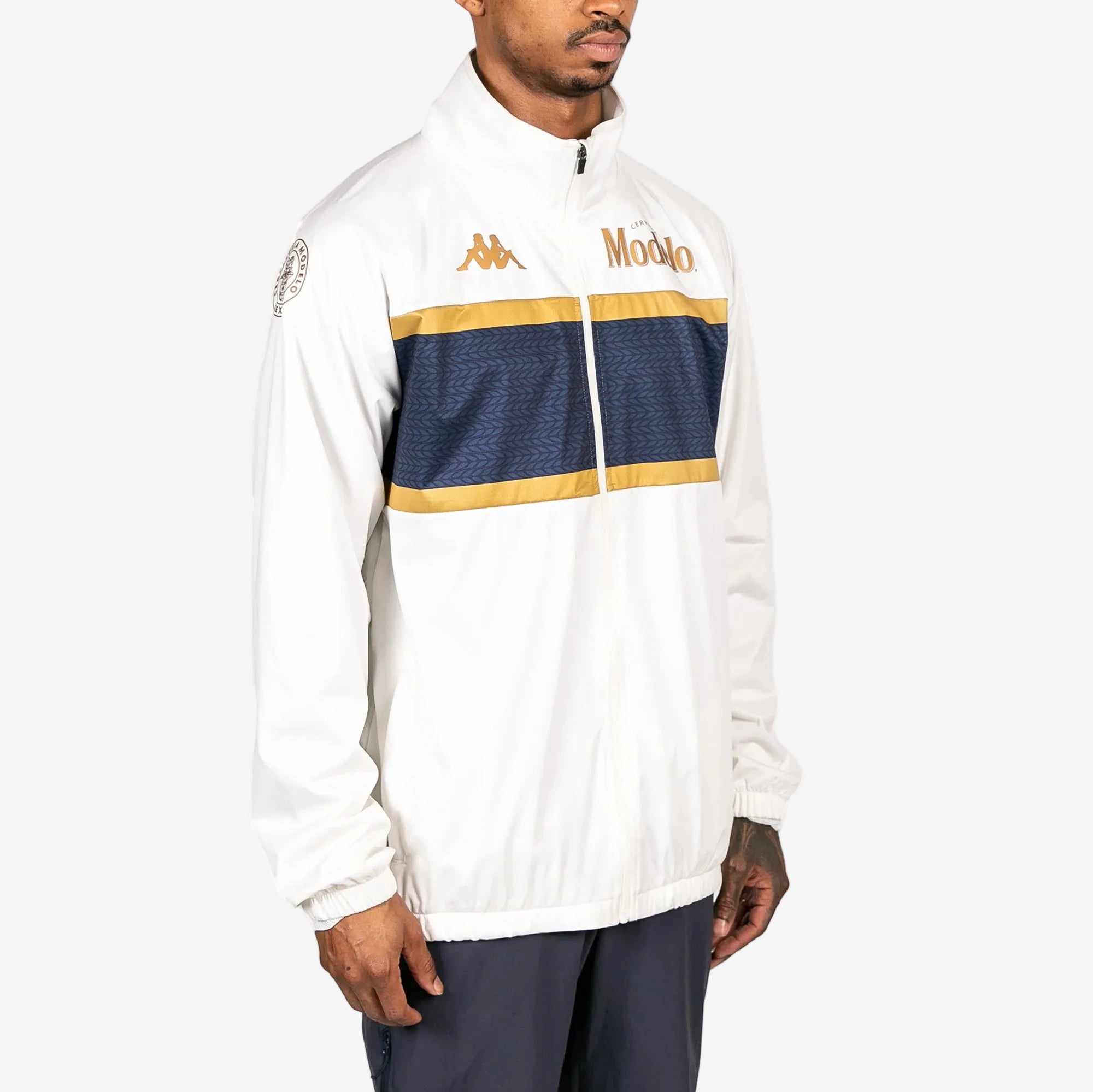 Male model wearing Arapi Modelo Jacket in white. Side view.